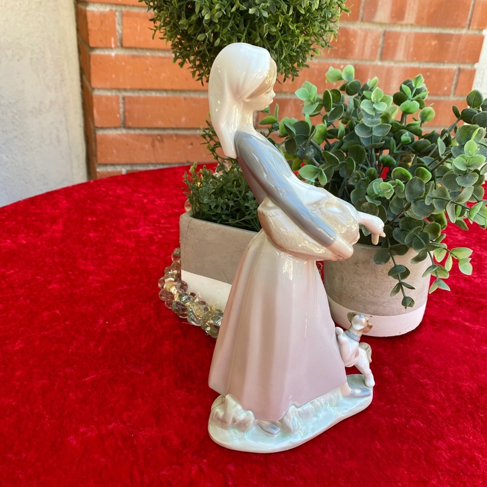 Lladro figurine nina con oca y perro - Picture 3 of 4